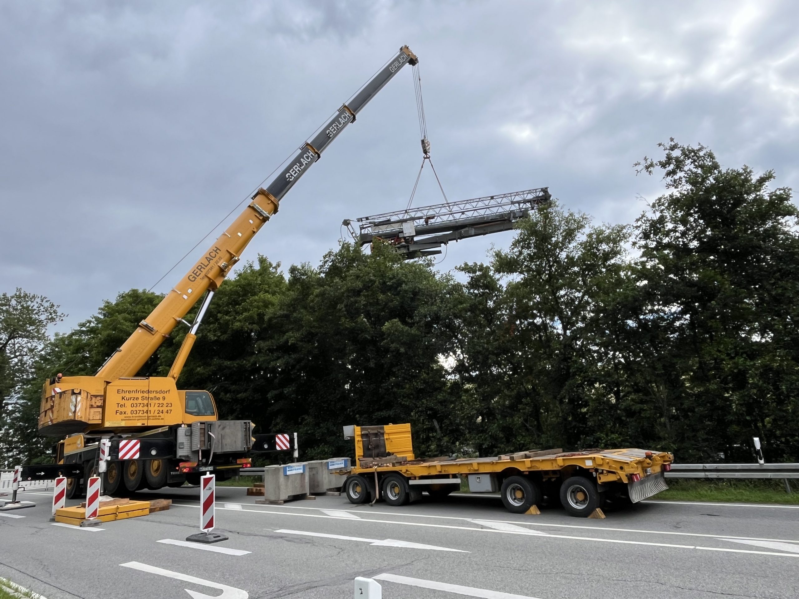 Du betrachtest gerade Der Kran wird aufgestellt